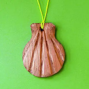 Lichtgekleurde houten schelp