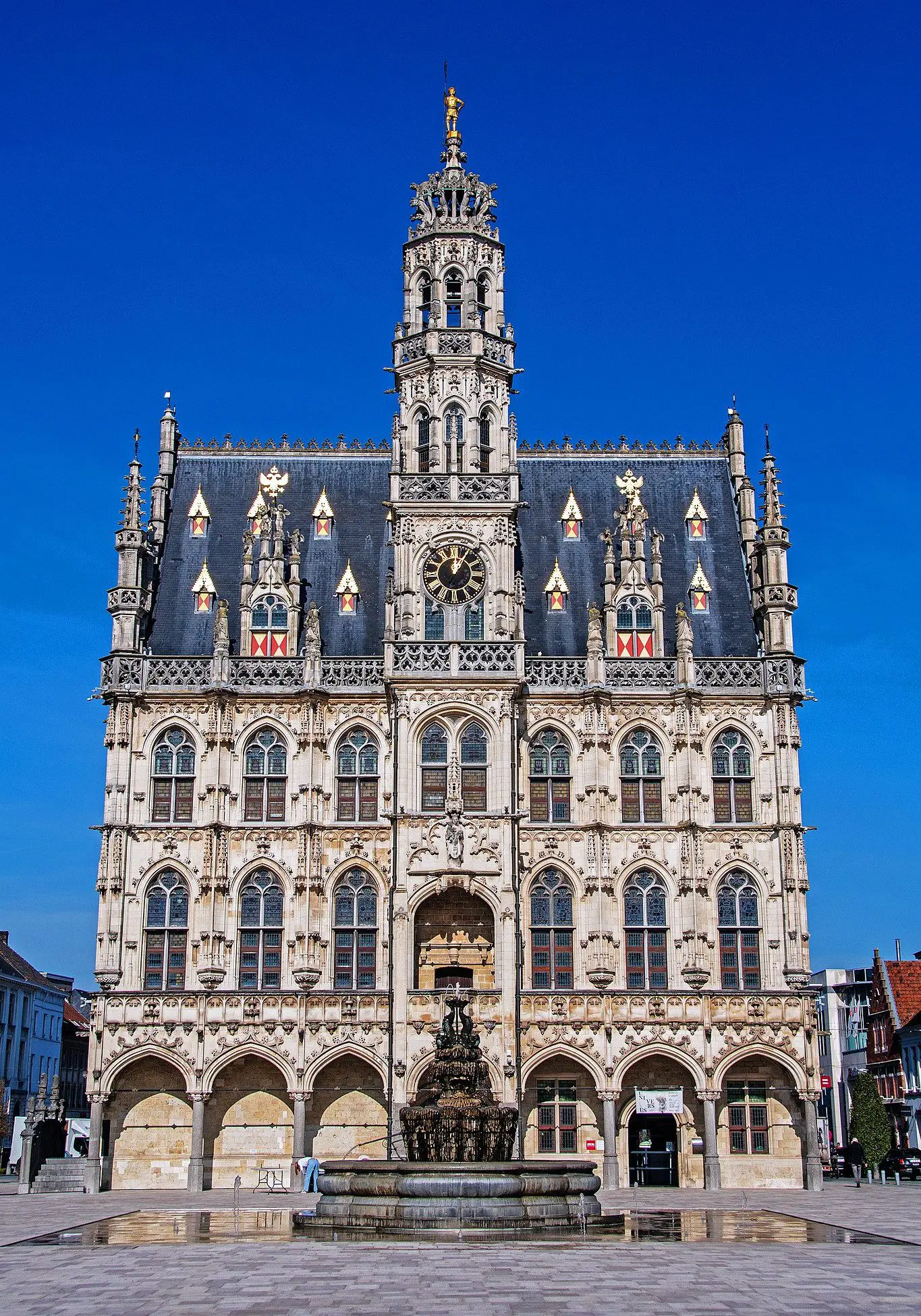 Stadhuis en belfort van Oudenaarde