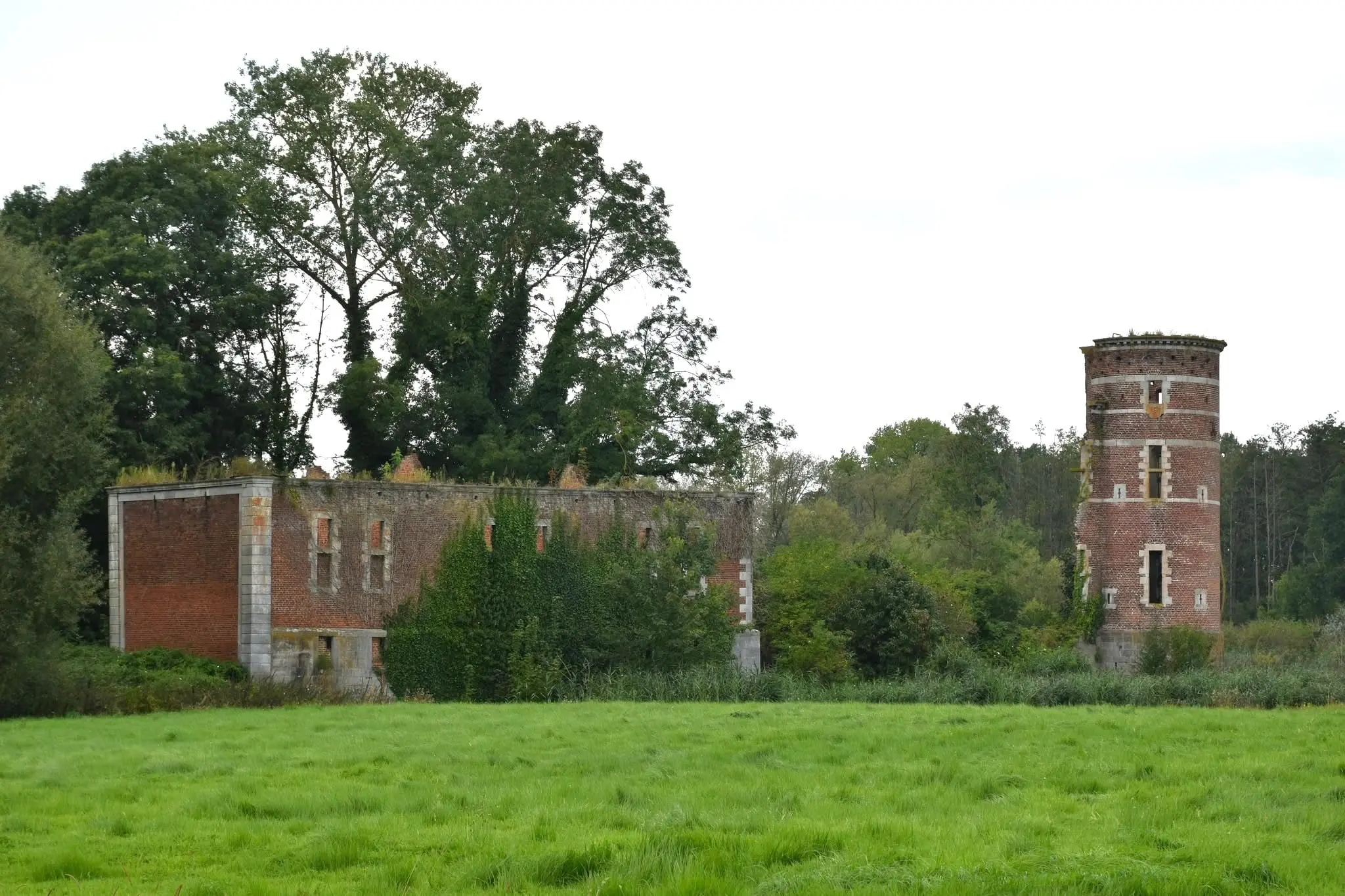 ruïnes in de buurt van Hollogne-sur-Geer