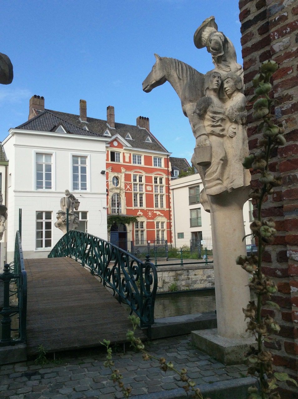 IMG_4176 Zicht op de St-Vincentiuskapel met de Brug der Keizerlijke Geneugten