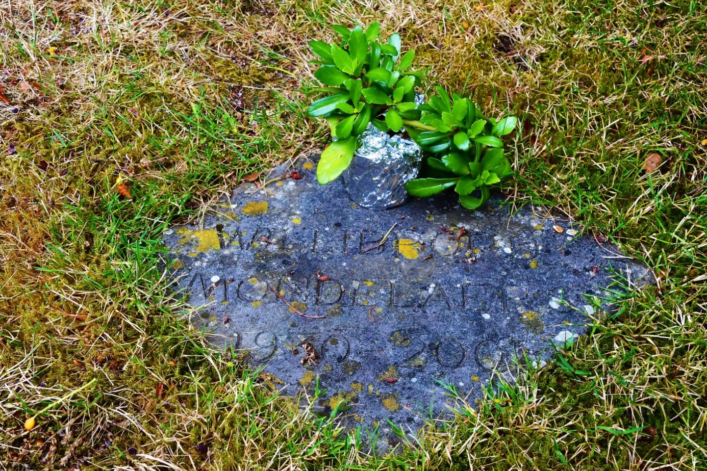 Grafsteen van benedictijn Willibrord Mondelaers